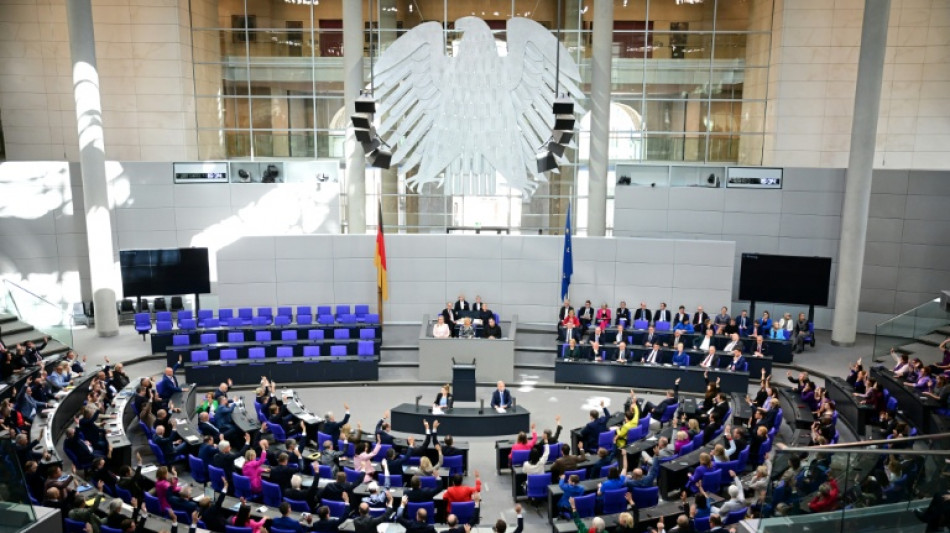 Bundestag debattiert Tankrabatt - Opposition sieht wirkungslose Krisenma&szlig;nahme