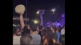 Notte della Taranta, con balli e tamburelli bloccano il concerto