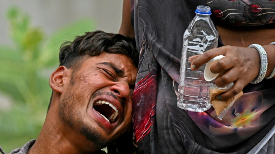 Familiares iniciam os funerais das v&iacute;timas do acidente da Air India