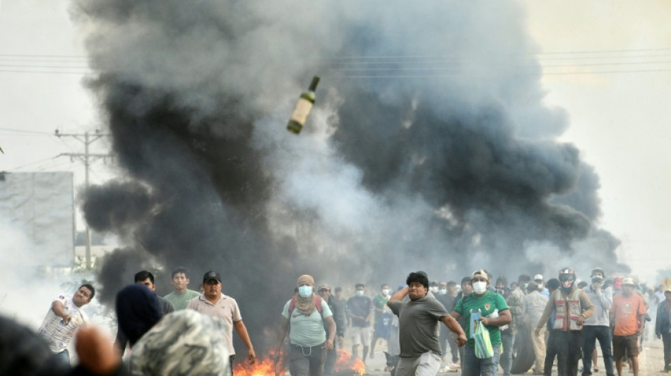 L&iacute;der campon&ecirc;s organizador de protestos &eacute; detido na Bol&iacute;via