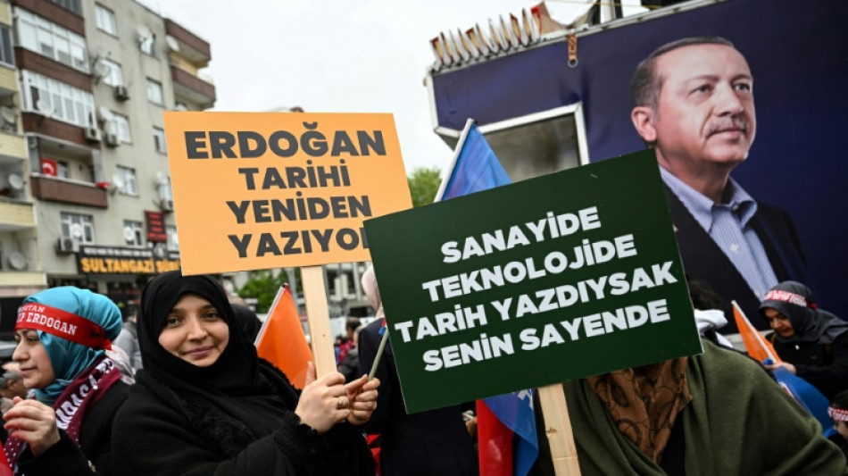 Fan&aacute;tico del f&uacute;tbol, religioso, orador... las cinco caras de Erdogan