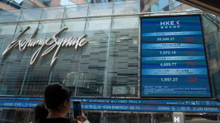Borsa: Hong Kong poco mossa, apre a -0,05%