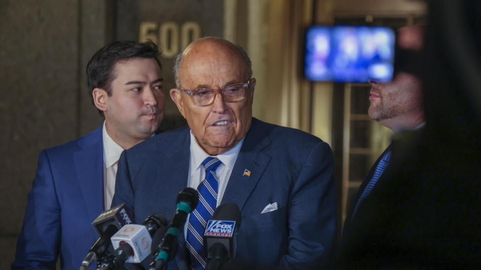 ++ Trump grazia Giuliani e alleati che contestarono voto 2020 ++