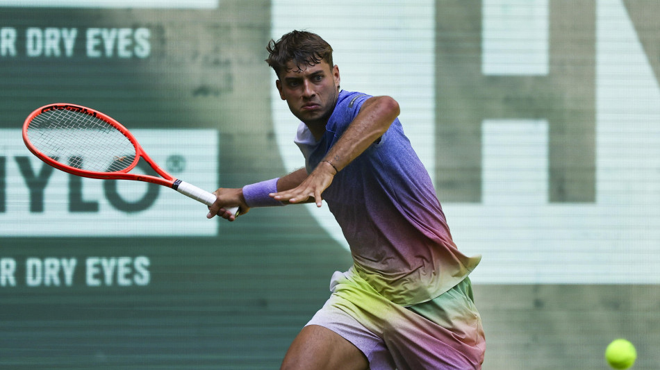 Tennis: Cobolli esce di scena ad Halle, Zverev in semifinale