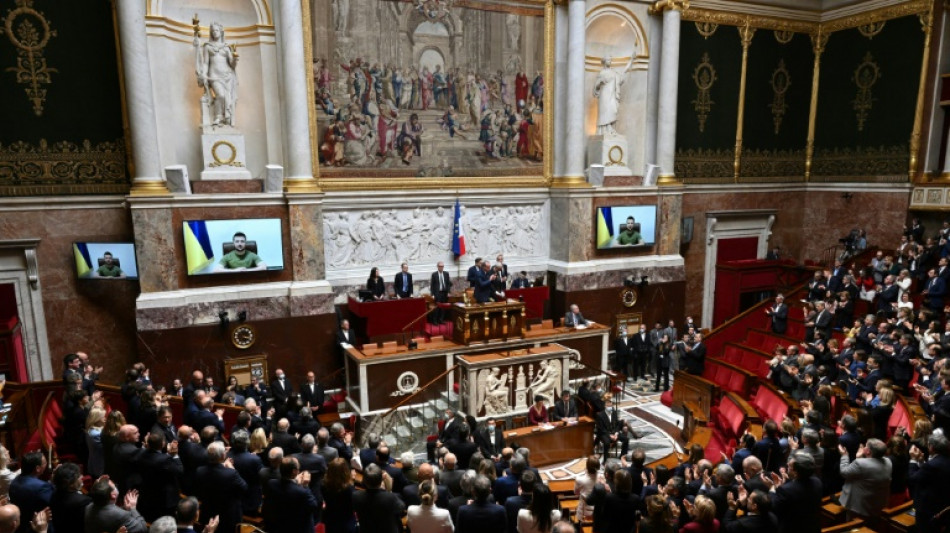 L'Ukraine au coeur de la présidentielle, Zelensky implore l'aide de la France 