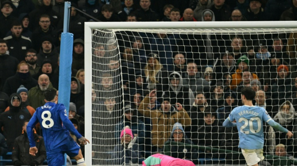 Managerless Chelsea dent Man City title hopes