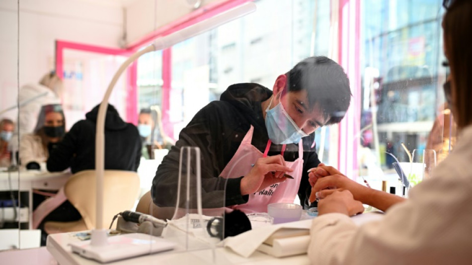 Las lámparas de calor y su uso en la aplicación de esmalte de uñas semipermanente podrían causar cáncer