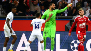 Neymar scores, Donnarumma saves penalty in PSG win