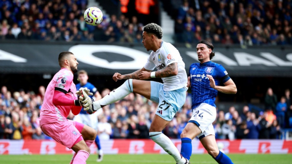 Aston Villa empata com Ipswich e perde chance de igualar l&iacute;der Liverpool no Ingl&ecirc;s