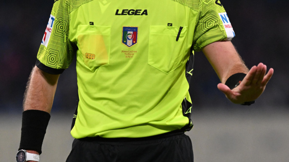 Calcio: cambia l'arbitro di Roma-Lazio, fischier&agrave; Pairetto