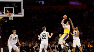NBA: d&eacute;buts gagnants pour Doncic avec les Lakers, Wembanyama version All Star