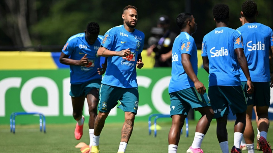 Neymar n&atilde;o est&aacute; satisfeito em ser reserva, mas &eacute; 'muito respeitoso', diz Ancelotti