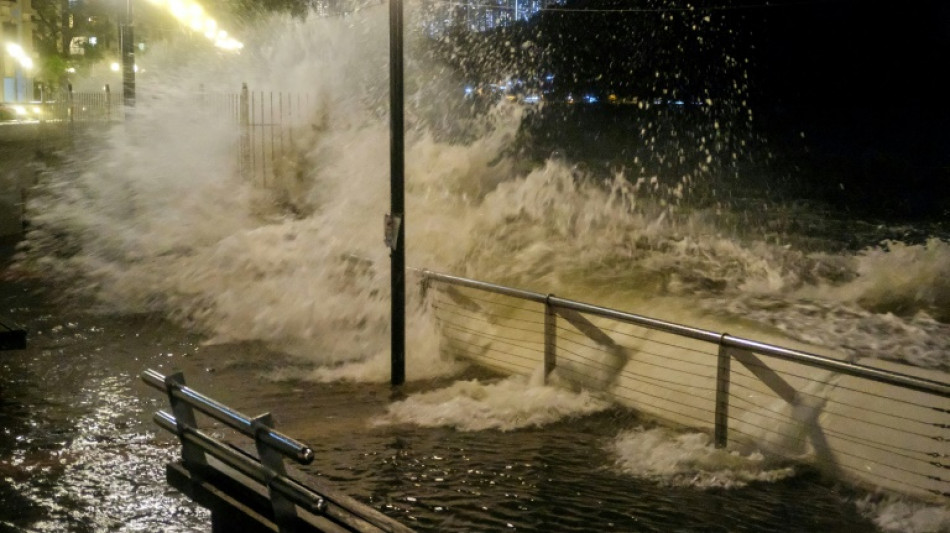 Hong Kong en alerta m&aacute;xima por el supertif&oacute;n Ragasa, que deja 14 muertos en Taiw&aacute;n