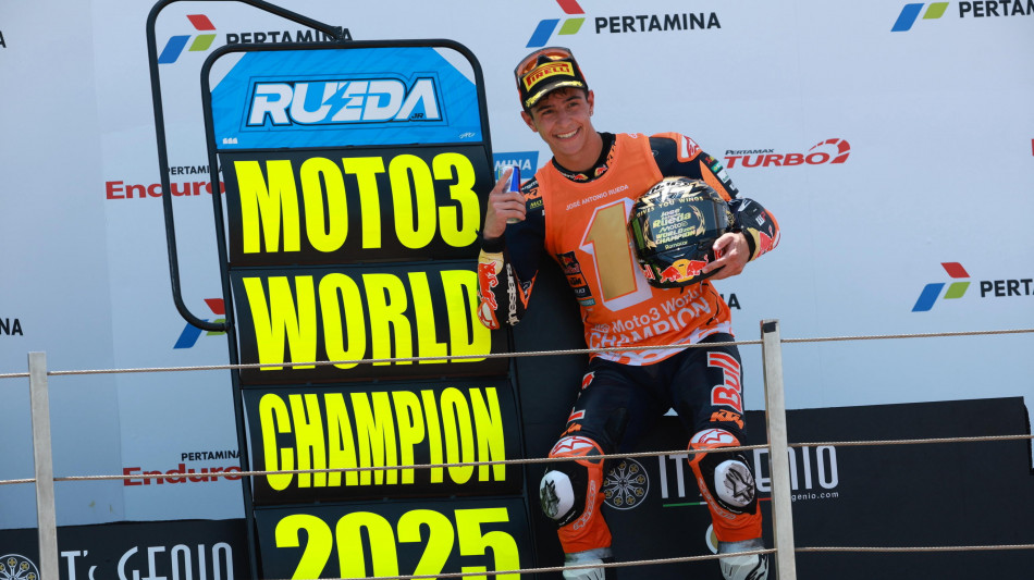 Moto3: Indonesia, Rueda vince gara e titolo mondiale
