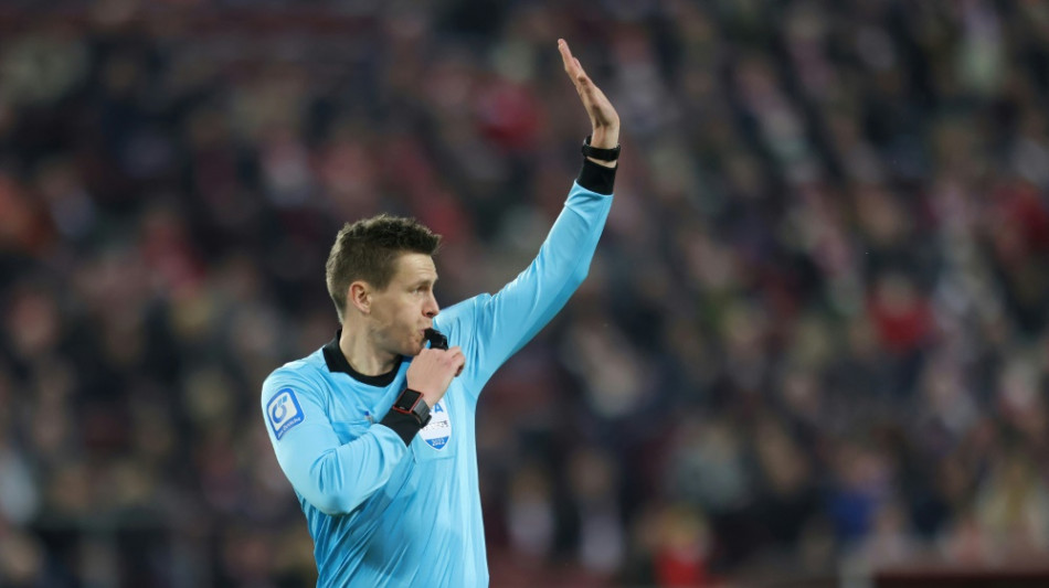 Schiedsrichter Siebert r&auml;umt Fehler im Topspiel ein