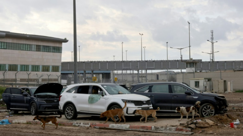 Au point de passage d'Erez ferm&eacute;, des chiens errants et des voitures cribl&eacute;es de balles 