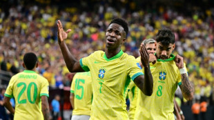 Brasil goleia Paraguai (4-1) e encaminha vaga nas quartas da Copa Am&eacute;rica