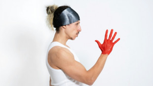 Rilès, le rappeur habitué des défis fous produit lui-même ses pochettes à la chaîne pendant 24h