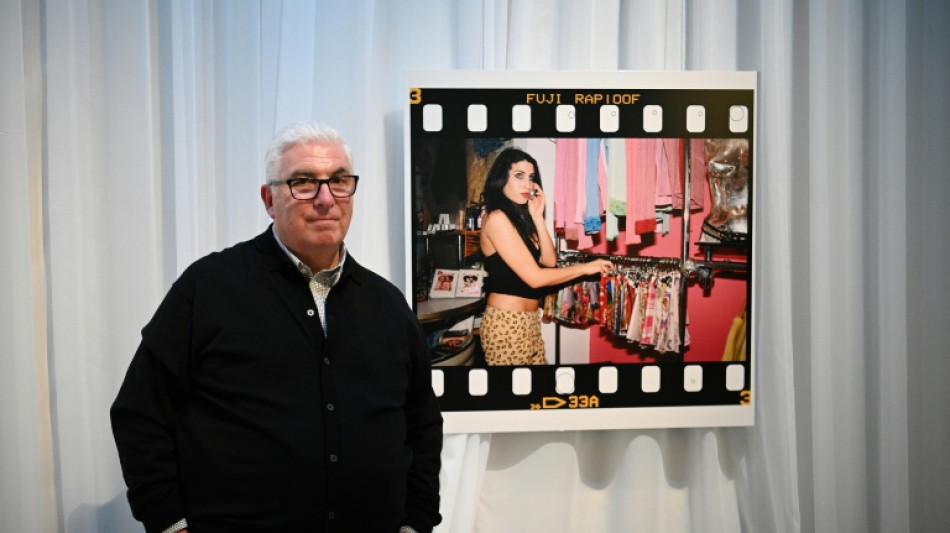 Pai de Amy Winehouse perde a&ccedil;&atilde;o contra amigas da filha que leiloaram objetos da artista