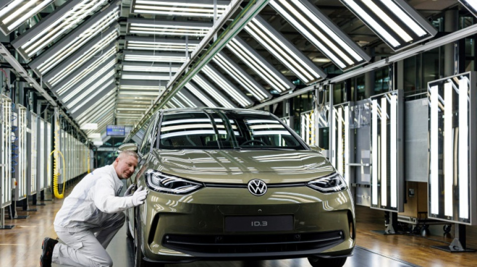 Gesch&auml;ftsklima in Autoindustrie tr&uuml;bt sich wieder ein - VDA fordert Gegensteuern