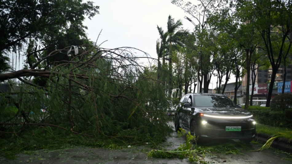 El supertif&oacute;n Ragasa toca tierra en China continental tras causar 14 muertos en Taiw&aacute;n