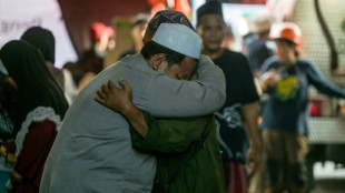 Ecole effondrée en Indonésie: 59 personnes encore piégées, des centaines de proches dans l'angoisse