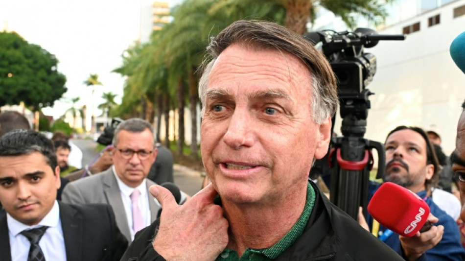 La polic&iacute;a interroga a Bolsonaro en un caso contra su hijo, en v&iacute;speras de declarar por golpismo
