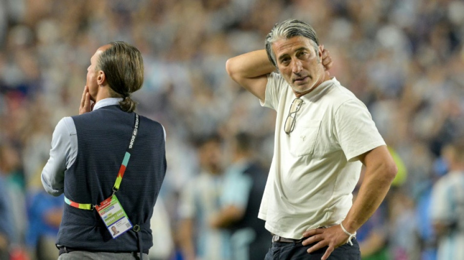 T&eacute;cnico da Su&iacute;&ccedil;a critica expuls&atilde;o de Embolo contra a Argentina