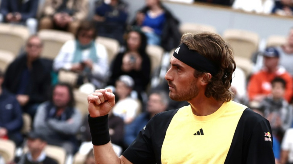 Tsitsipas passa sem sustos &agrave; segunda rodada de Roland Garros