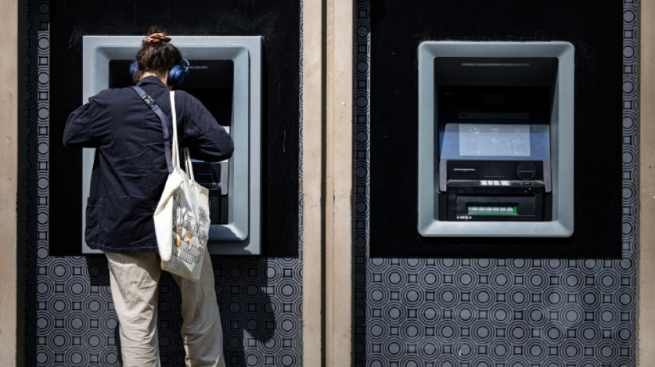 60 ans apr&egrave;s la loi, un compte bancaire pour toutes les femmes ne r&eacute;sout pas l'in&eacute;galit&eacute;