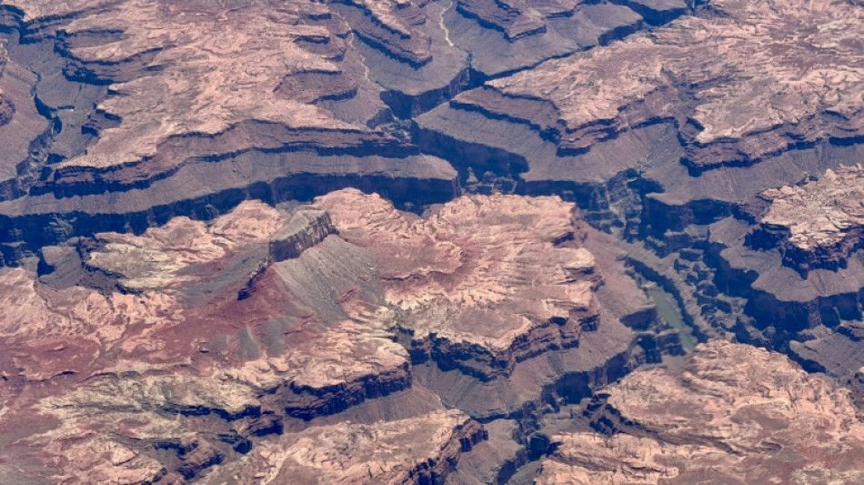 Evacuan a unos 500 turistas del Gran Ca&ntilde;&oacute;n por incendio forestal