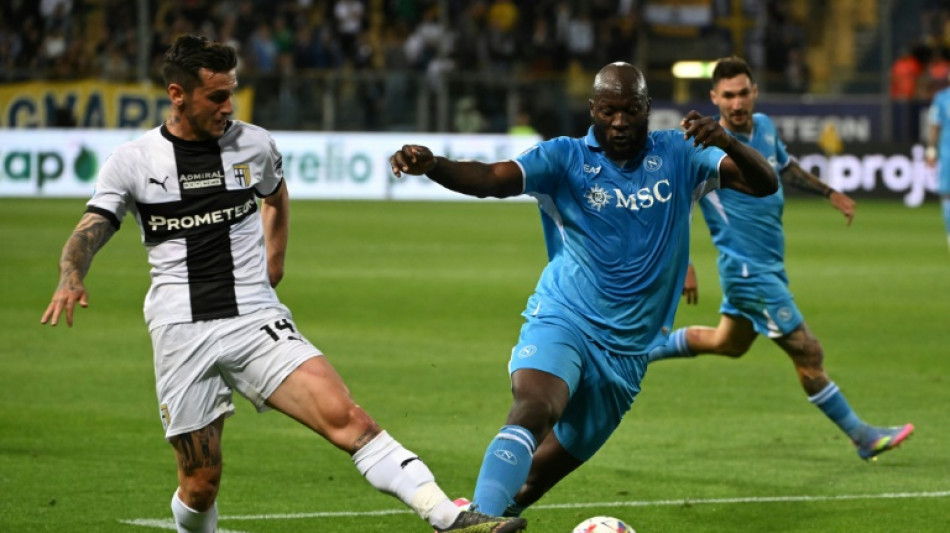 Italie: Naples se fait peur mais garde un point d'avance sur l'Inter