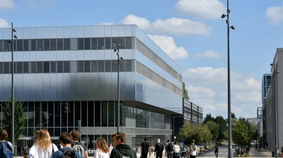 Service civique, emploi, licence bis: les sorties de secours des recal&eacute;s du master
