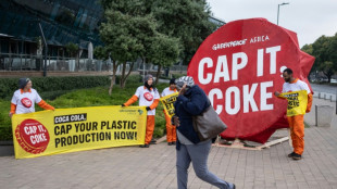 Greenpeace &eacute;pingle Coca-Cola pour ses milliards de bouteilles plastique