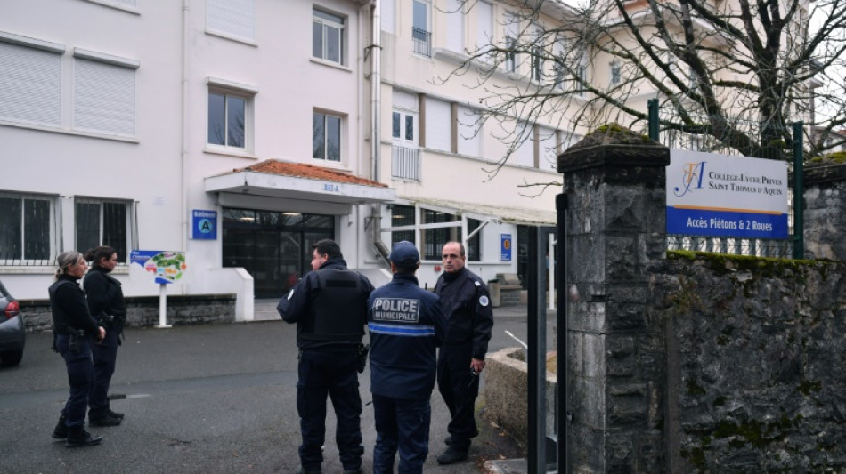 Le lyc&eacute;en soup&ccedil;onn&eacute; d'avoir poignard&eacute; sa professeure pr&eacute;sent&eacute; &agrave; un juge