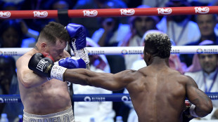 Pugilato: Scull ko ai punti, Canelo riunifica titolo supermedi