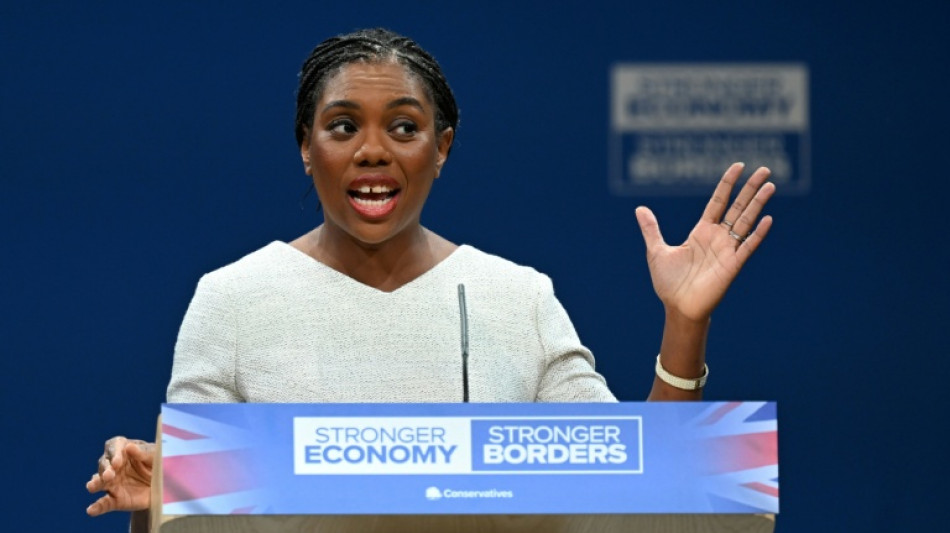 Líder dos conservadores britânicos, em crise, promete retomar valores do partido