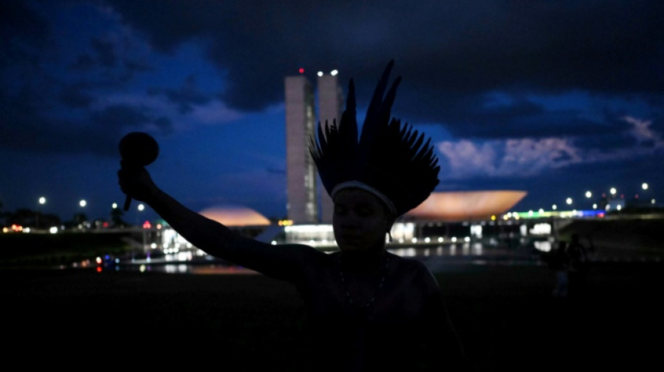 Ind&iacute;genas e ambientalistas pedem acordo na COP30 pelo fim dos combust&iacute;veis f&oacute;sseis