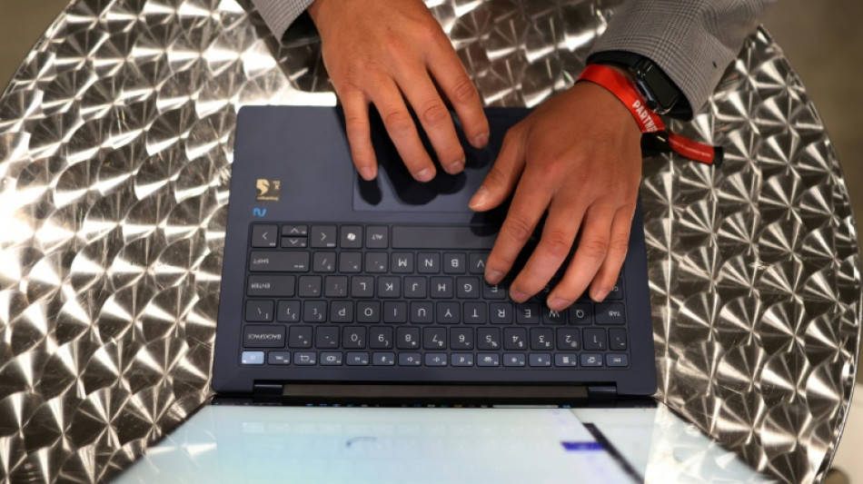 Nos EUA, empresas tentam descobrir simula&ccedil;&otilde;es durante o teletrabalho