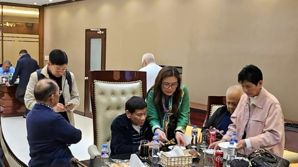 Les avocats de l'ex-pr&eacute;sident philippin Duterte, en route vers la CPI, demandent son retour &agrave; Manille 