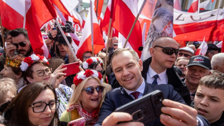 Tausende bei Demonstration der rechtsnationalen PiS-Partei in Polen