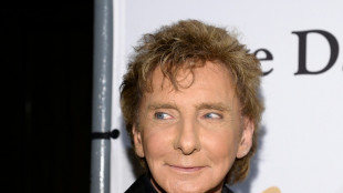 US singer Barry Manilow reveals lung cancer diagnosis