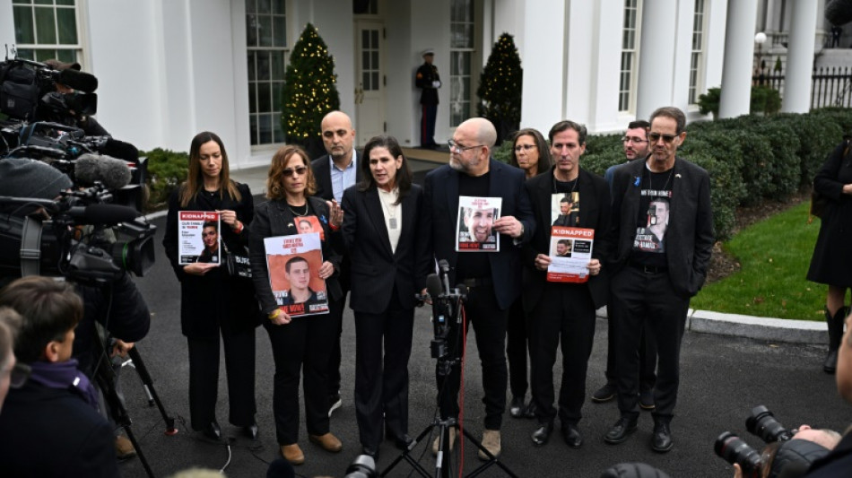 Biden recebe fam&iacute;lias de ref&eacute;ns americanos retidos em Gaza
