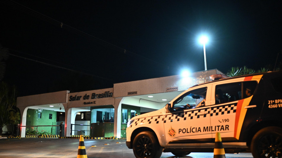 Avvocati Bolsonaro chiedono assoluzione per ex presidente