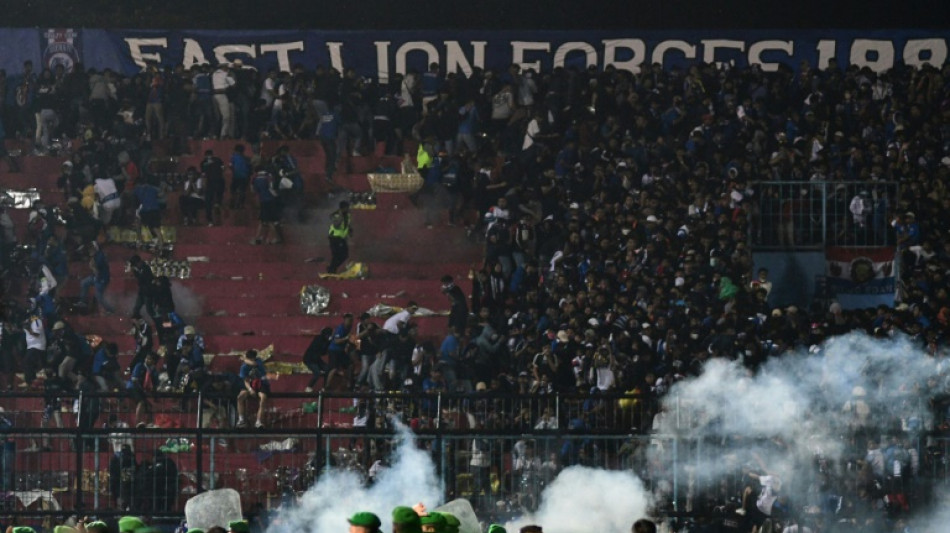 127 Tote nach gewaltsamen Ausschreitungen bei Fu&szlig;ballspiel in Indonesien