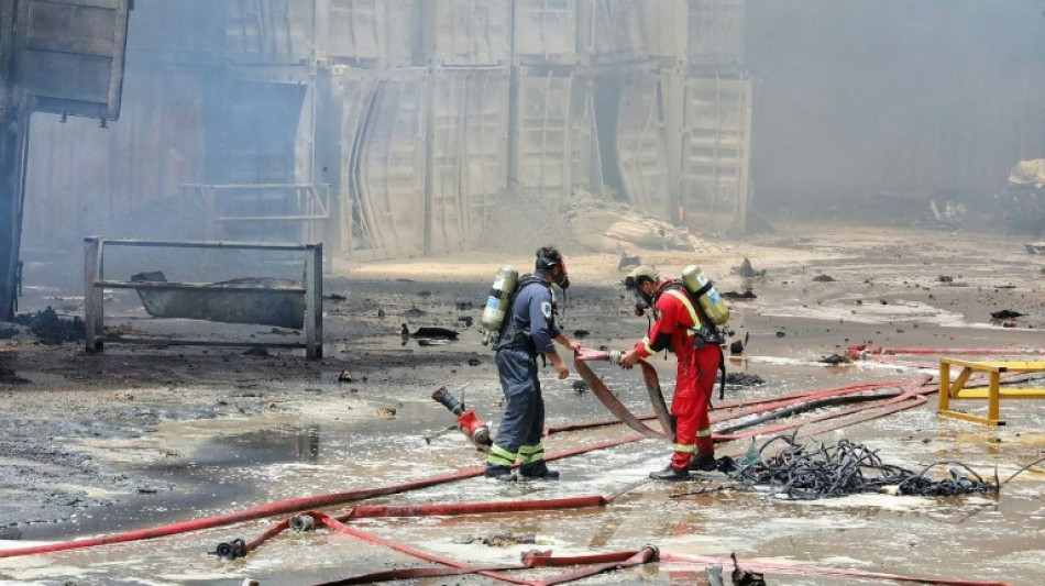 Incêndio 'controlado' três dias após explosão mortal em porto iraniano