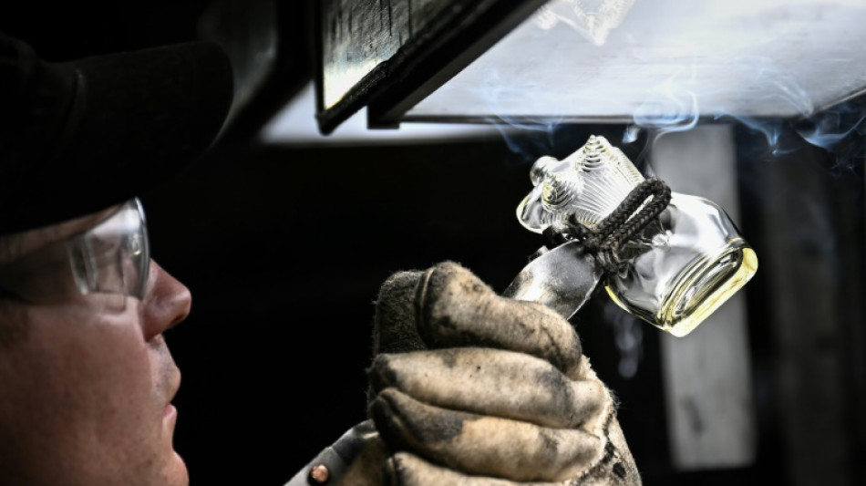 Dans la vall&eacute;e du verre, le flacon de parfum se verdit gr&acirc;ce &agrave; l'&eacute;lectricit&eacute;