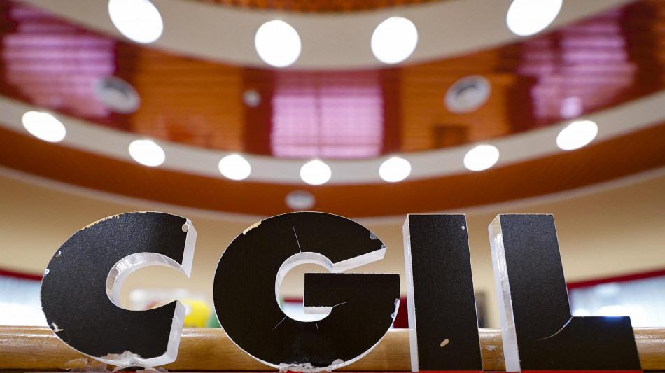 Cgil: 'Il commercio sprofonda, dal Governo slogan'