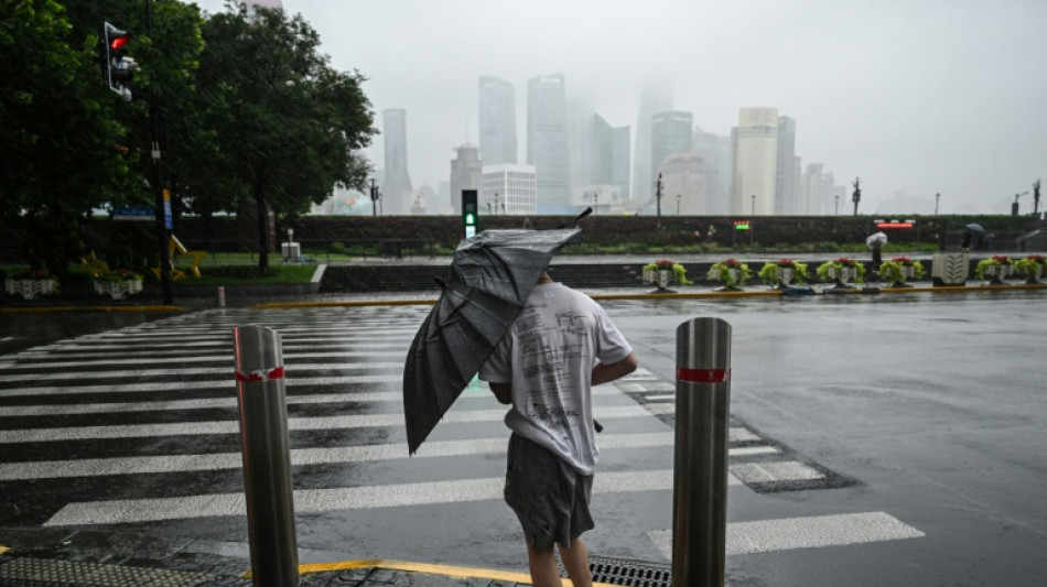 Shanghai frapp&eacute;e par son plus fort typhon en 75 ans