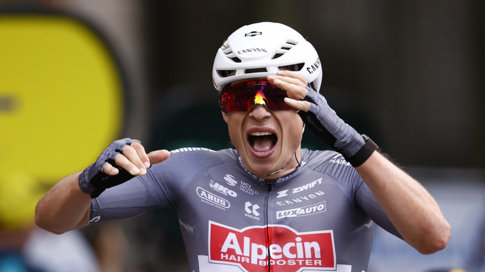 Vuelta: Philipsen vince la prima tappa